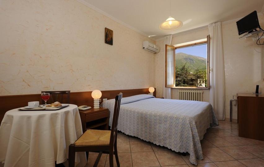 Hotel Europa Norcia Oda fotoğraf